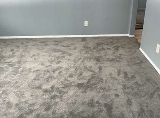 19101 McKinnon St, Roseville, MI 48066
