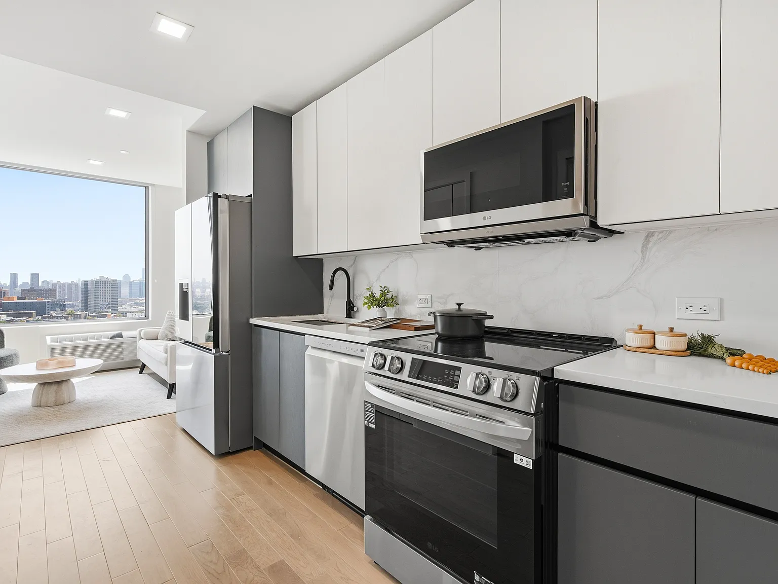 Studio, 428 sqft, $2,700 — Photo 3