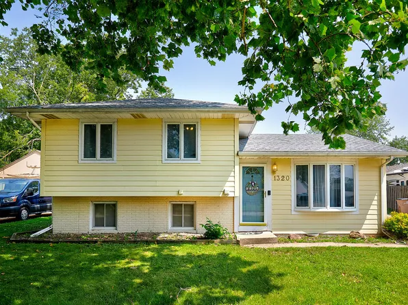 1320 Meadow Dr, Norwalk, IA 50211