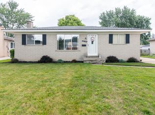 9194 Adams St, Livonia, MI 48150