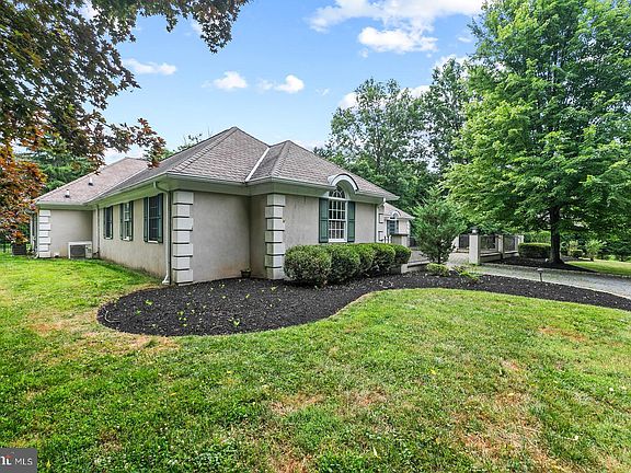 2nd image of 325 Cherry Hill Rd