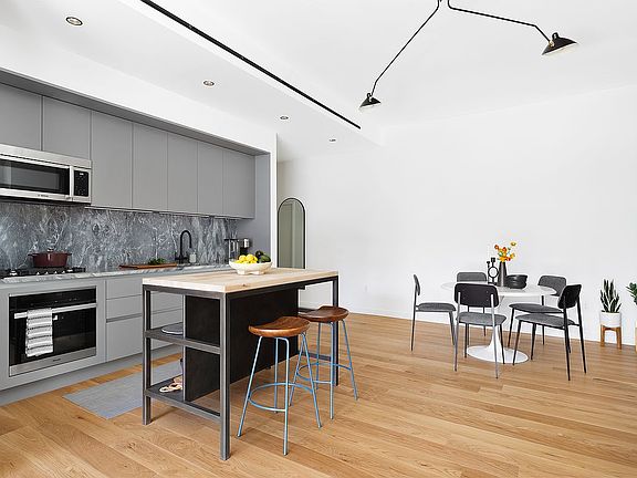 4th image of 547 W 47th St Unit 1104