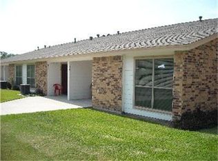 114 W 10th St, Nixon, TX 78140