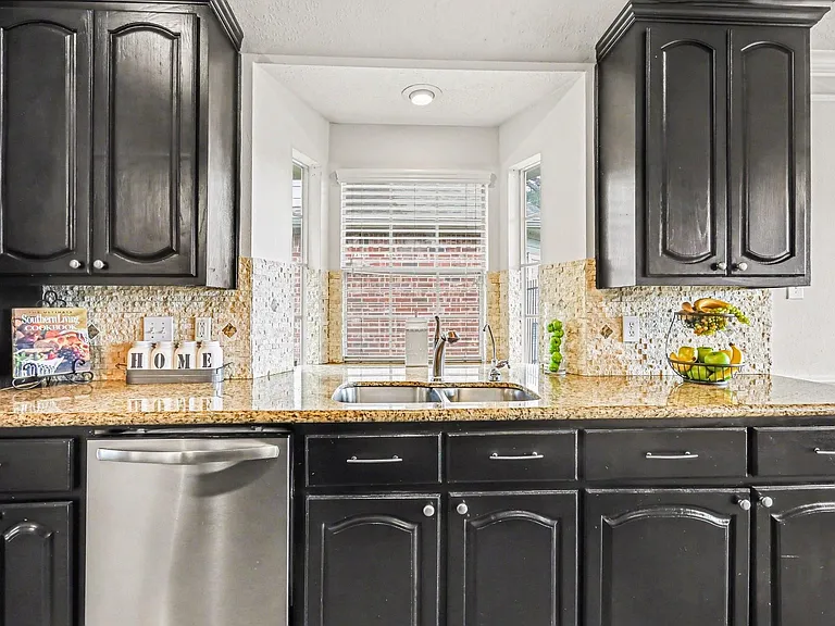 16434 Redcrest Dr — Photo 13