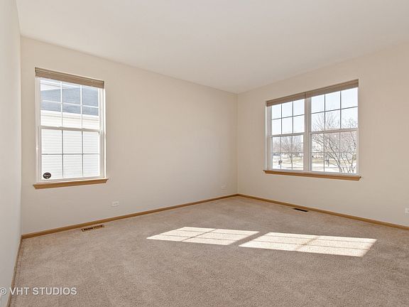 5th image of 410 Kensington Dr