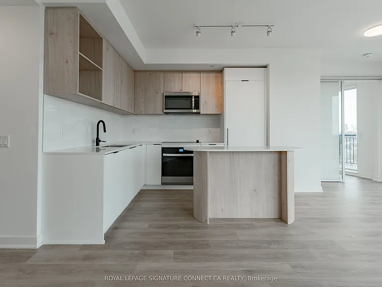 1185 Dupont St #1307 — Photo 4