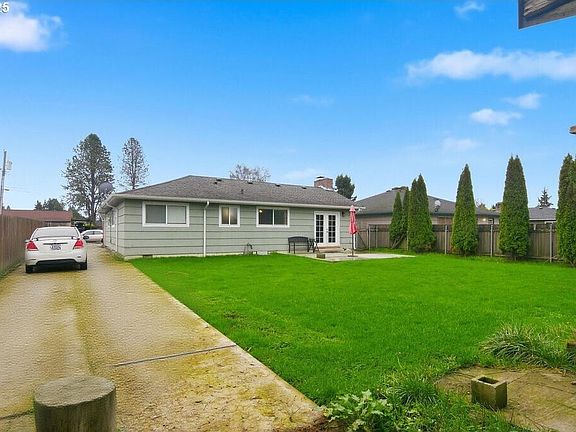 4th image of 2245 36 Avenue