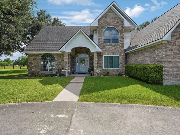 1615 Amber, El Campo, TX 77437