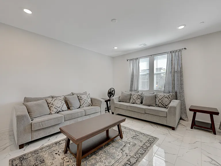 293 Mount Langley St #B — Photo 8