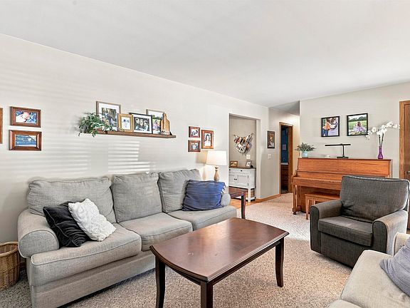 4th image of 815 Eckardt Ct