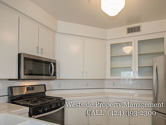 4th image of 133 S Flores St APT 3C