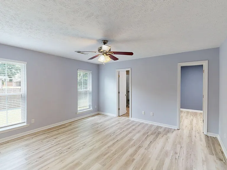 226 Meadow Oaks Ct — Photo 16