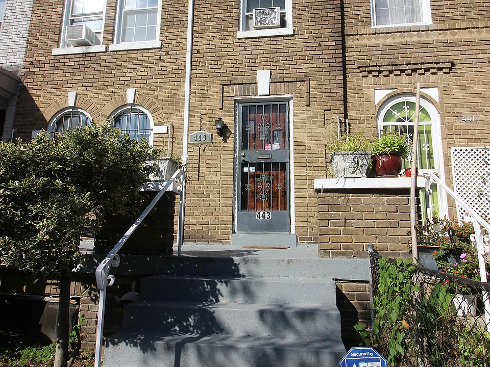 443 Quincy St NW