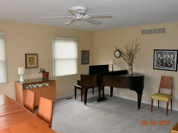 3rd image of 520 Snyder Ave