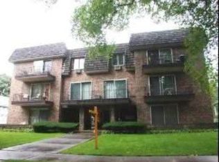 69 Lincoln Ave APT 4, Riverside, IL 60546