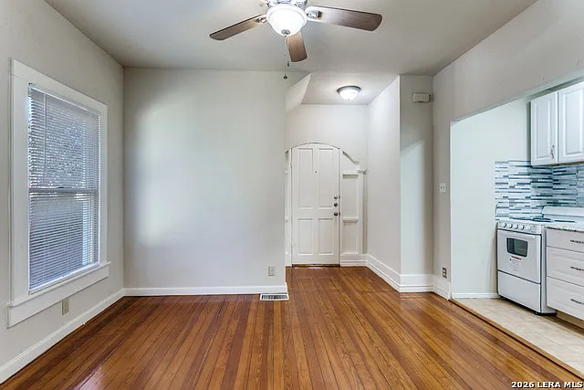 130 E Craig Pl — Photo 7
