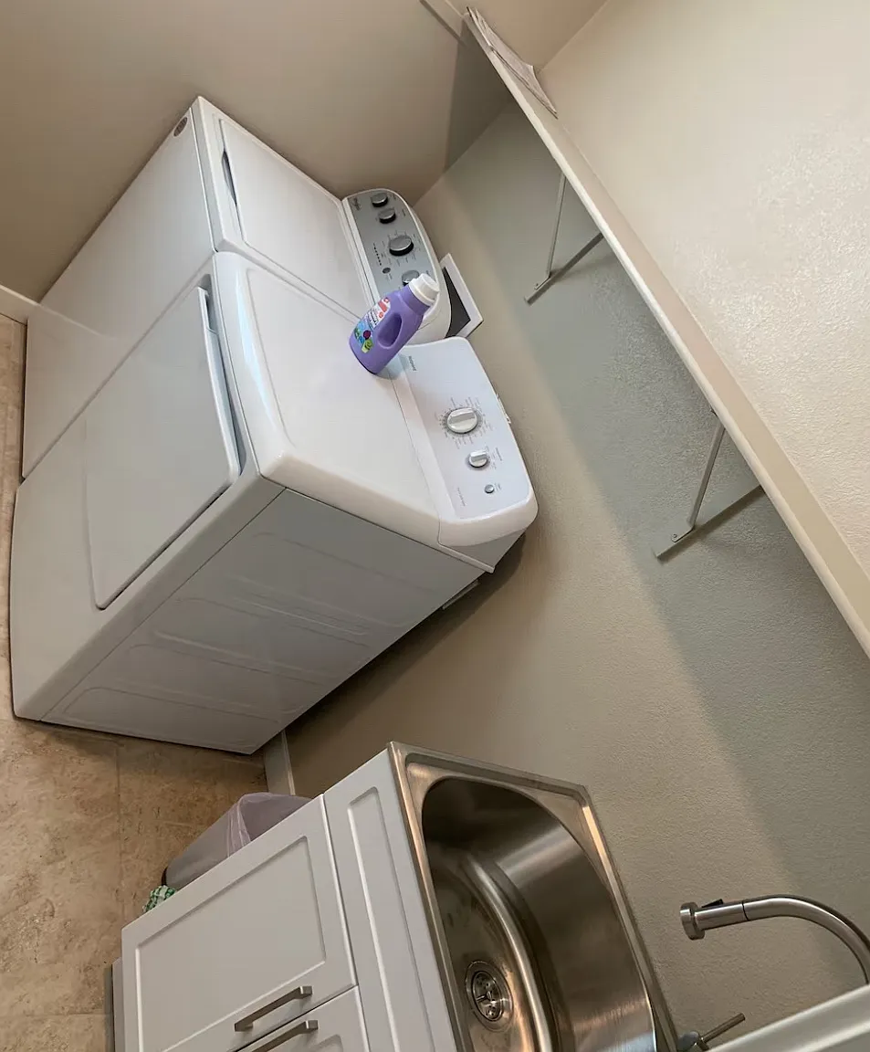 1 bed, 2000 sqft, $1,527 — Photo 4