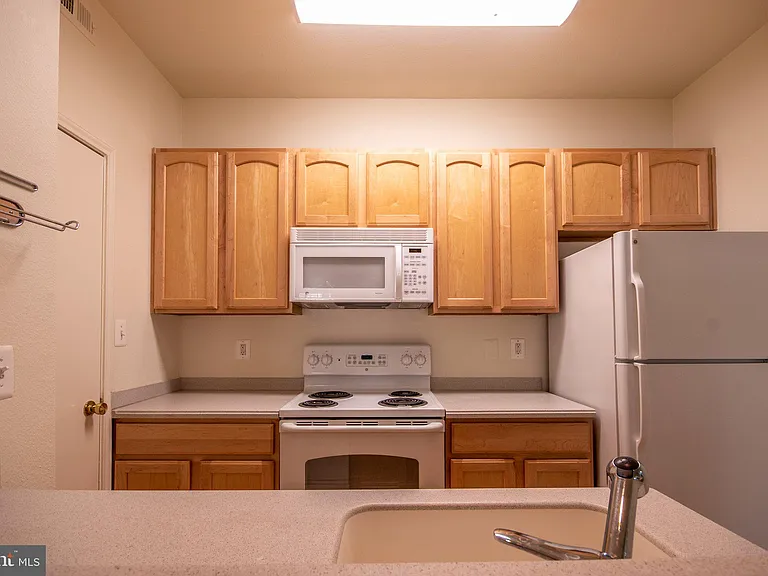 12153 Penderview Ln #2004 — Photo 32