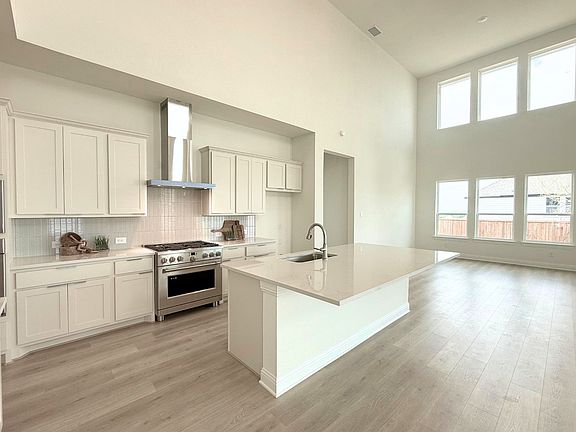 4th image of 817 Headwaters Dr