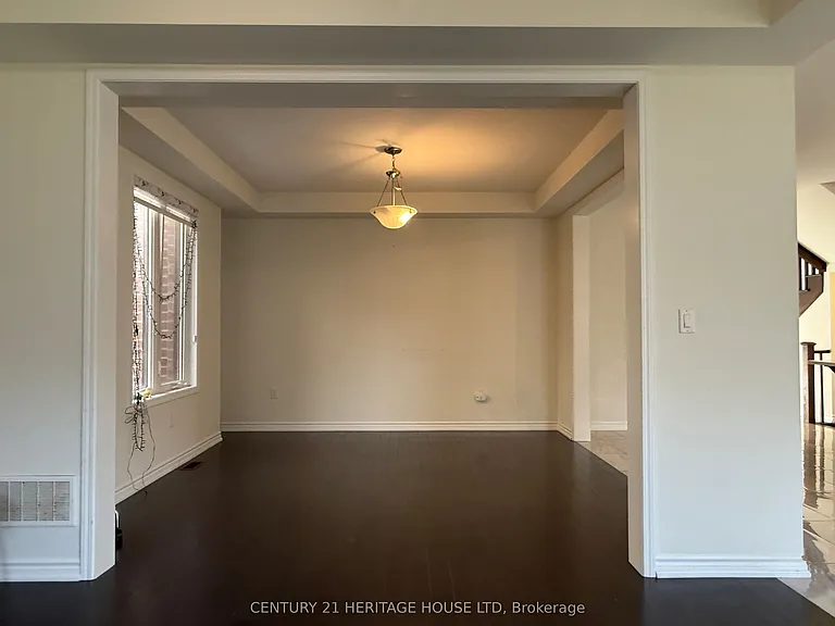 18 Dolucci Cres E — Photo 13