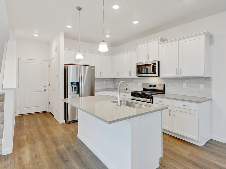 900 Andrews Crest Dr — Photo 12