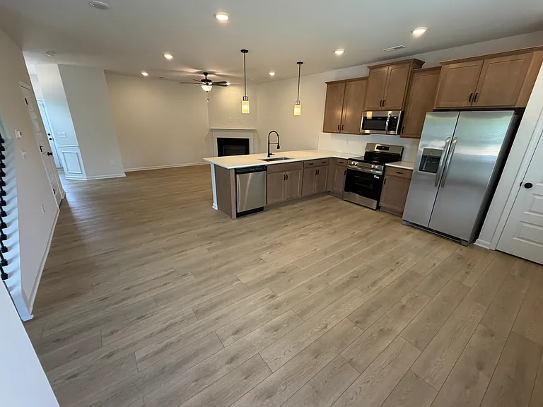 4917 Dresden Loop — Photo 7