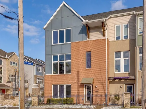 2250 City View Dr, Cleveland, OH 44113