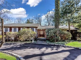 40 Melbourne Rd, Great Neck, NY 11021