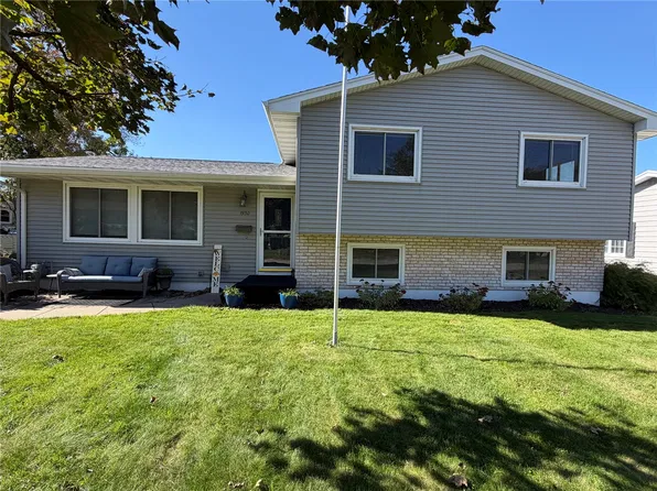 1930 Cach Ln SW, Cedar Rapids, IA 52404
