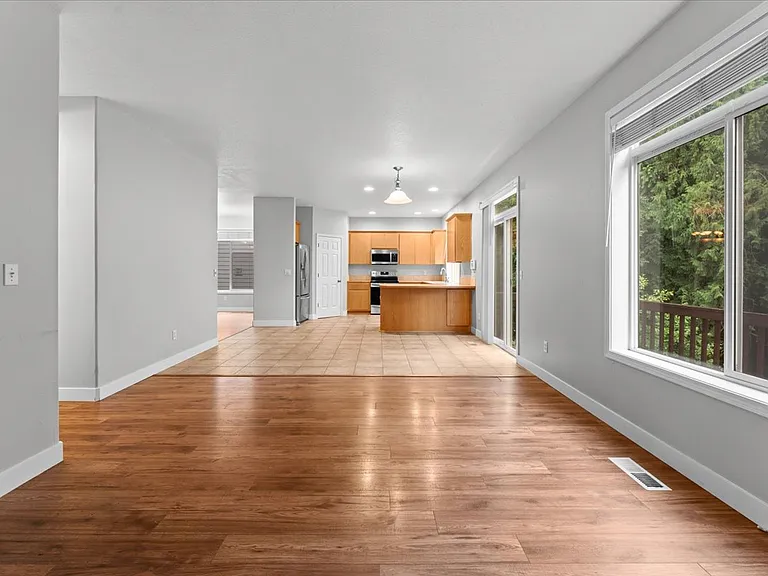 315 S 34th Pl — Photo 13