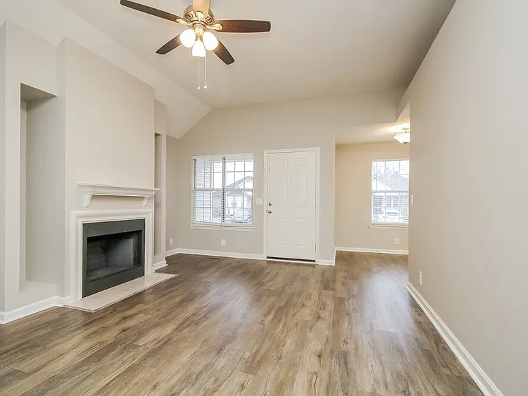 3920 Calumet Dr — Photo 3
