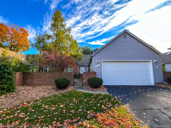 23013 Farmington Rd, Farmington, MI 48336