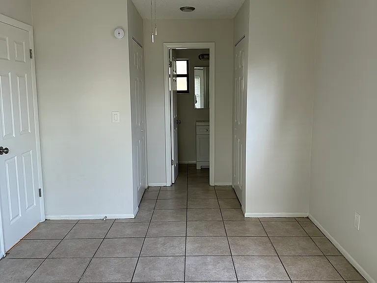1013 W Peel St #A — Photo 9