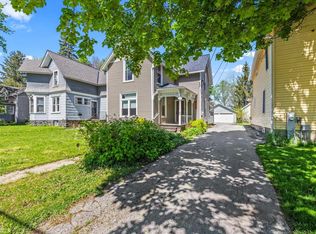 228 S Concord Rd, Oconomowoc, WI 53066