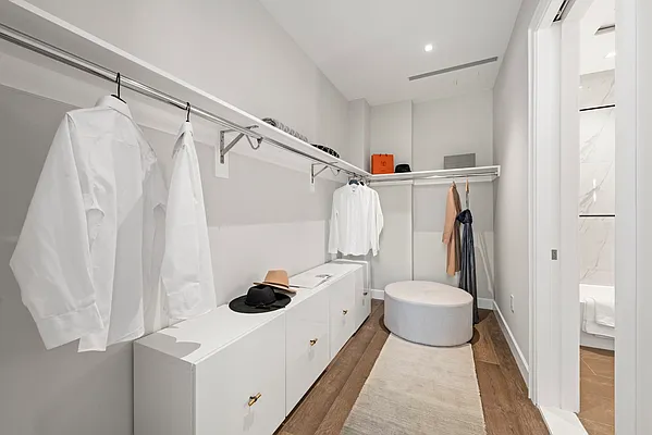 Rented by SERHANT. | media 5