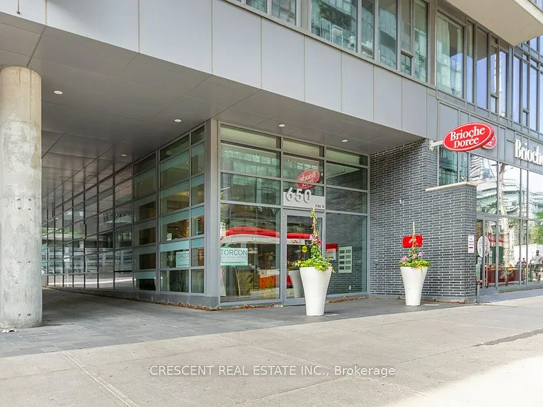 650 King St W #402 — Photo 7