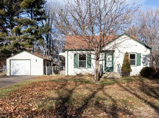 1131 Laurie Rd W, Roseville, MN 55113