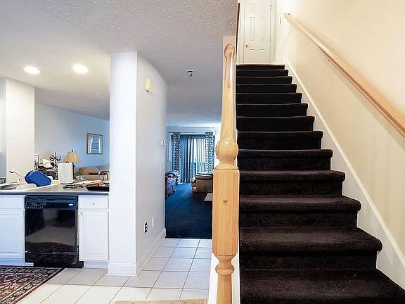 2nd image of 345 Oaktree Blvd