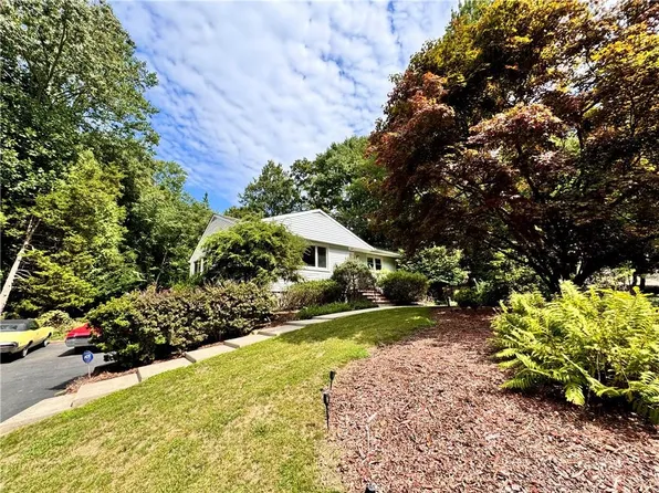 160 Pascack Road, Pearl River, NY 10965