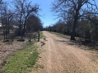 Ella Ln, Hearne, TX 77859