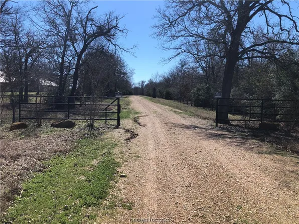 Ella Ln, Hearne, TX 77859
