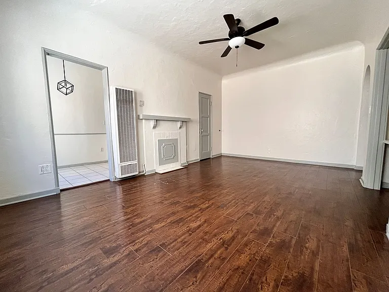 512 N Alexandria Ave — Photo 14