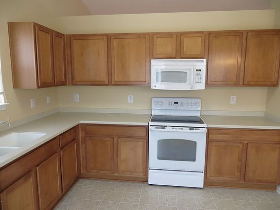4th image of 511 Felicia St #0