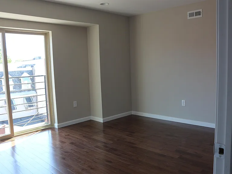 424 N 40th St #2 — Photo 2