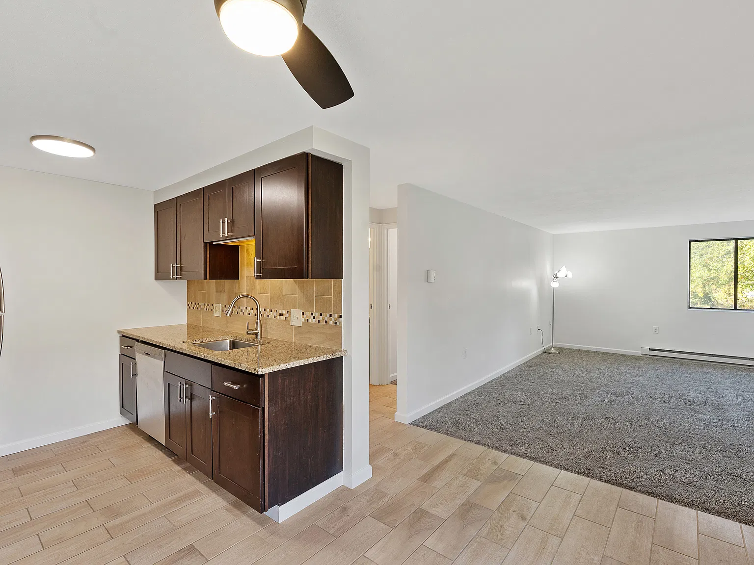1 bed, 718 sqft, $1,300 — Photo 2