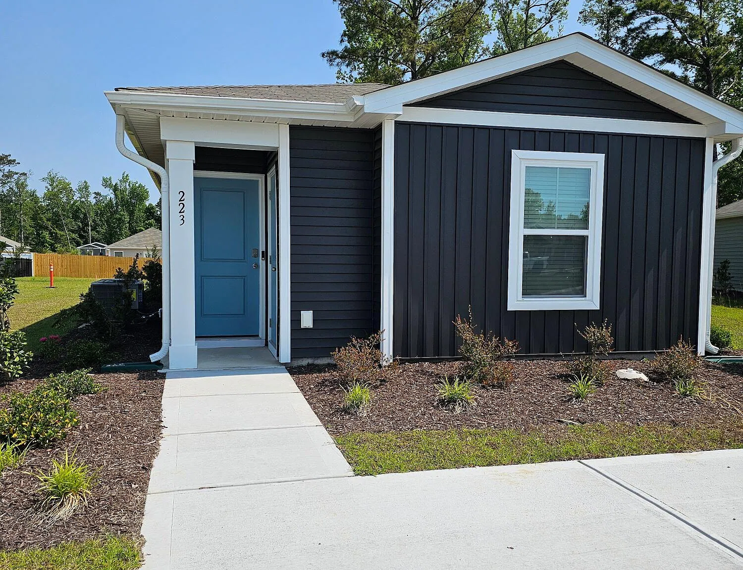 3 bed, 2.0 bath, 1023 sqft, $1,800 — Photo 1