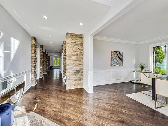 3rd image of 4121 N Oriole Ave