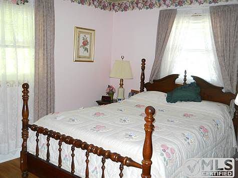 5th image of 171 Snedeker Ln