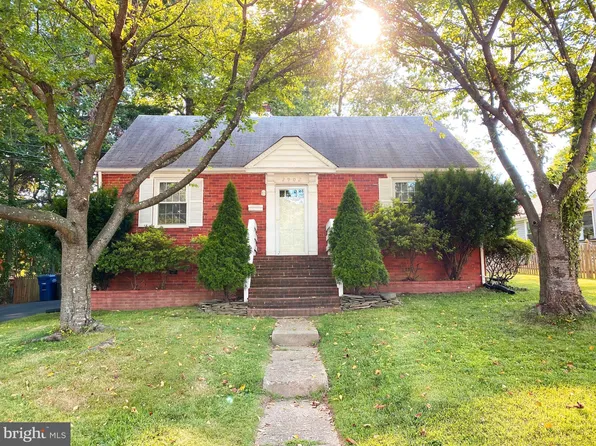 2902 Summerfield Rd, Falls Church, VA 22042