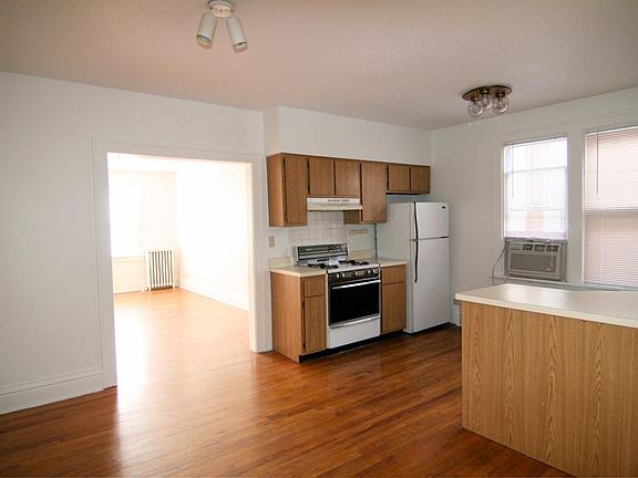 3rd image of 738 De Mun Ave #41